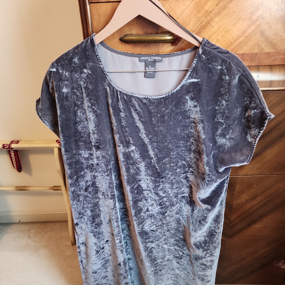 Chelsea & Theodore Silver-Gray Crushed Velvet Short Sleeve Tunic
